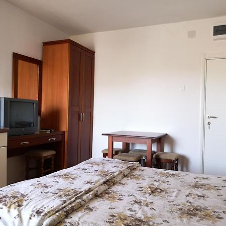 Apartmani Becici Bilik gambar