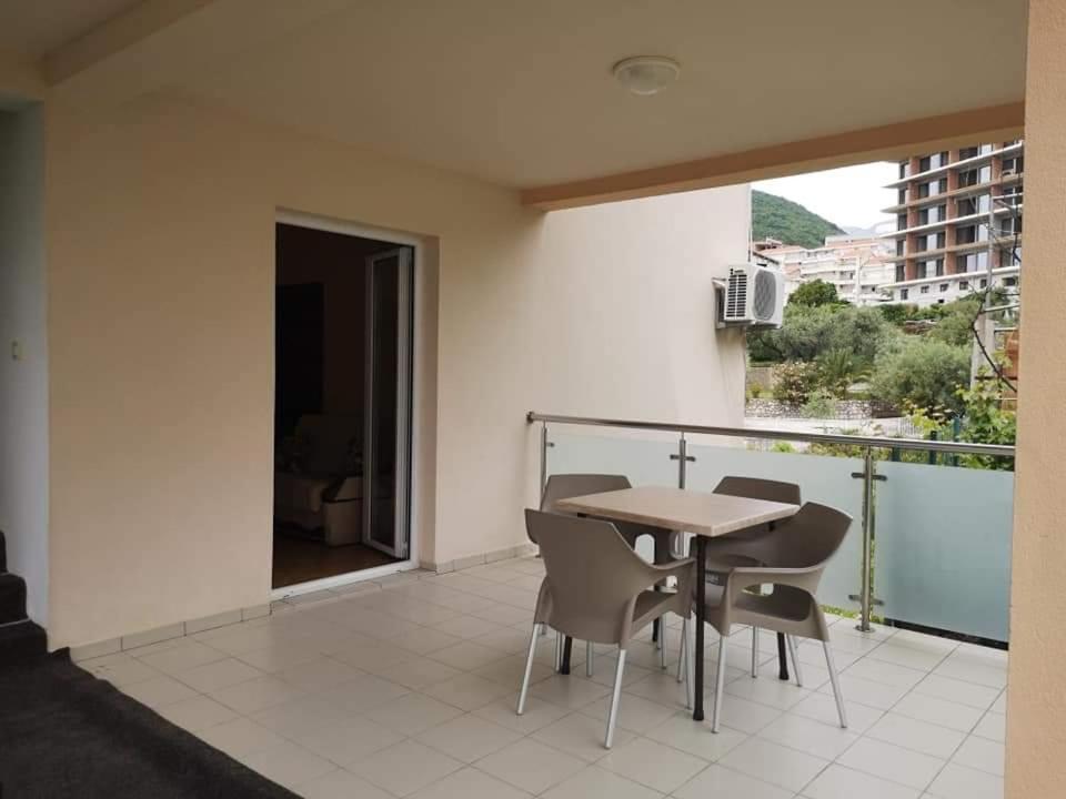 Apartmani Becici Bilik gambar