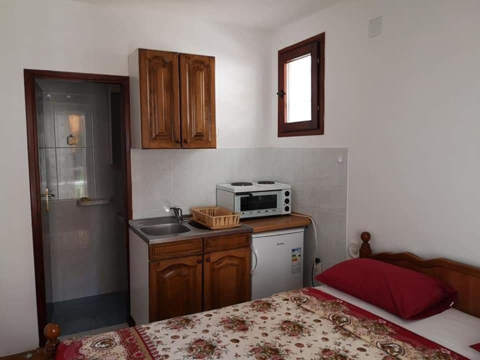 Apartmani Becici Bilik gambar