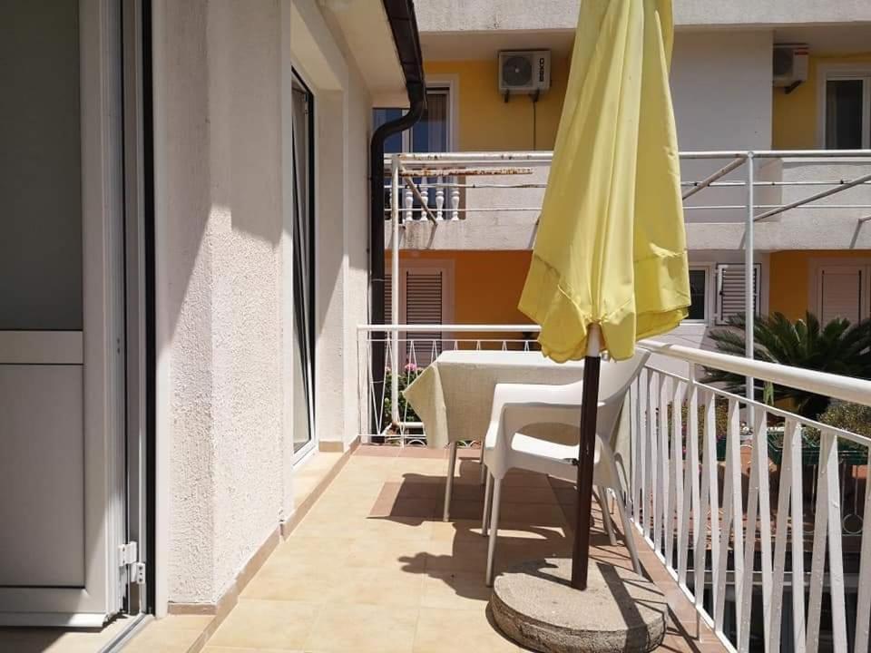 Apartmani Becici Bilik gambar