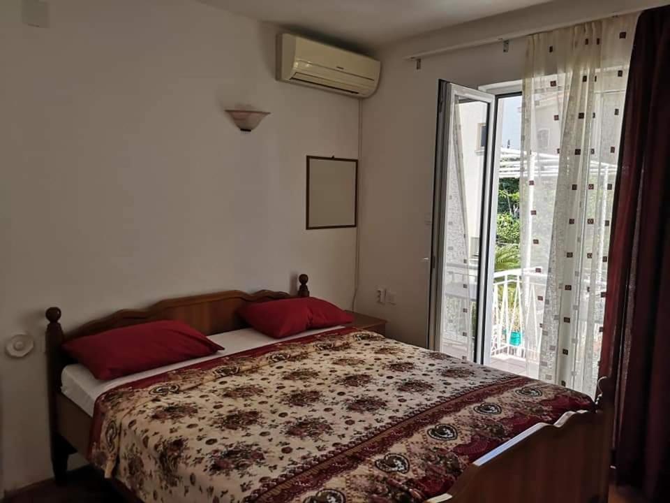Apartmani Becici Bilik gambar