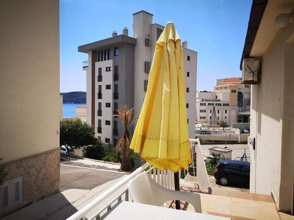 Apartmani Becici Bilik gambar