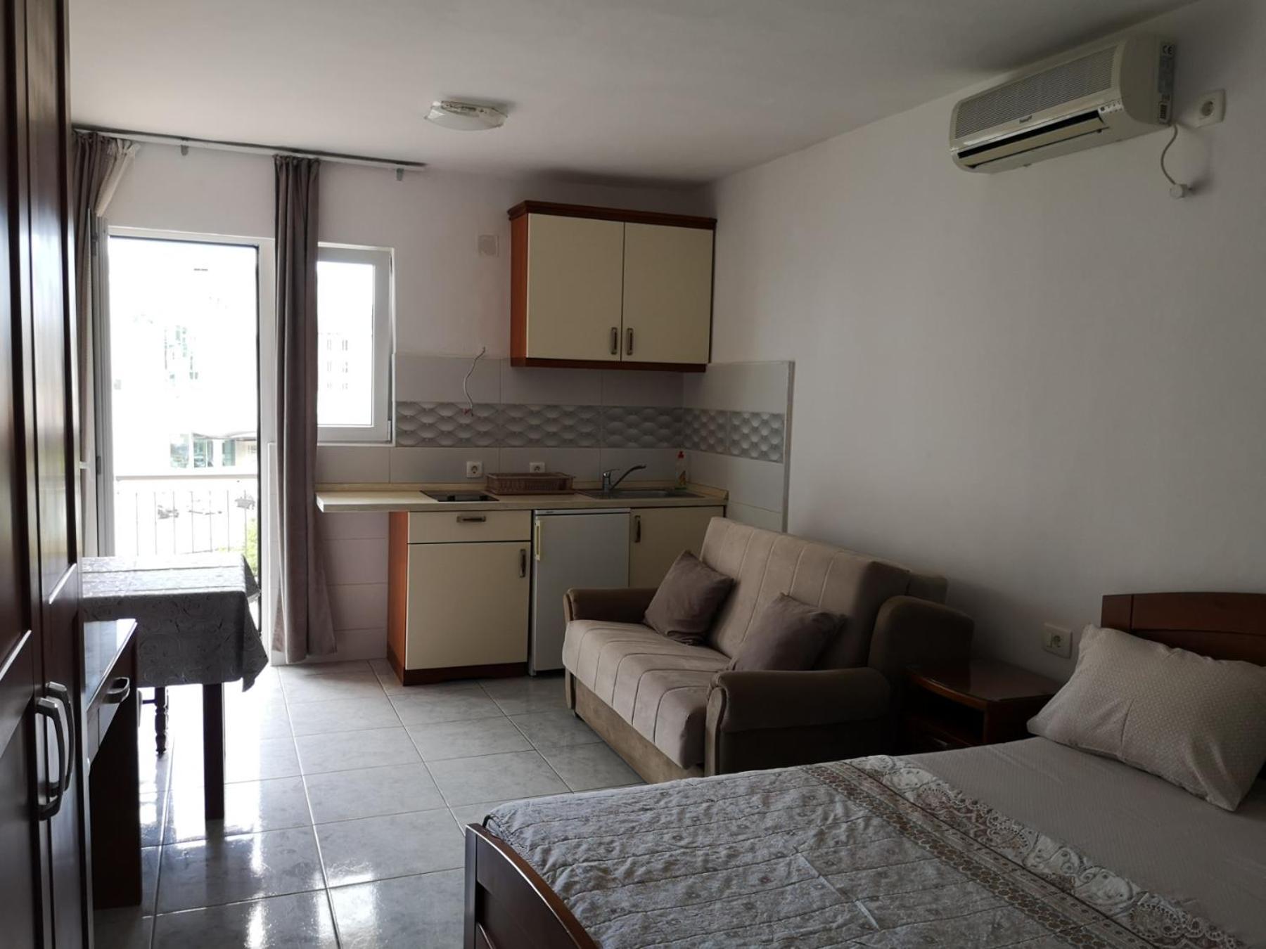 Apartmani Becici Bilik gambar