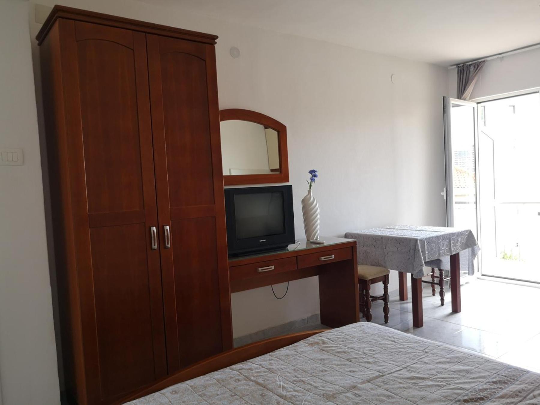 Apartmani Becici Bilik gambar