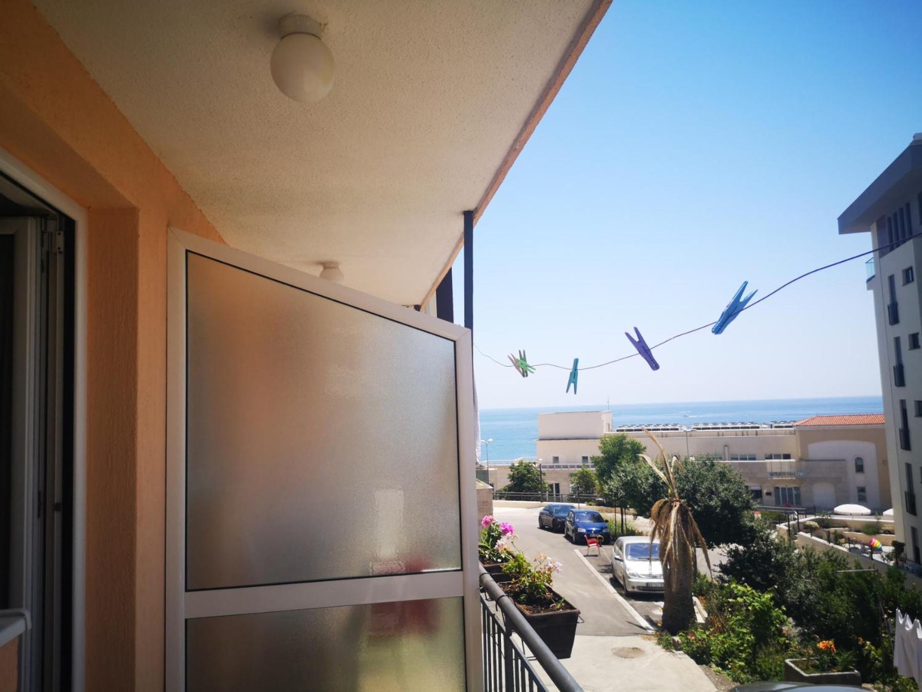 Apartmani Becici Bilik gambar