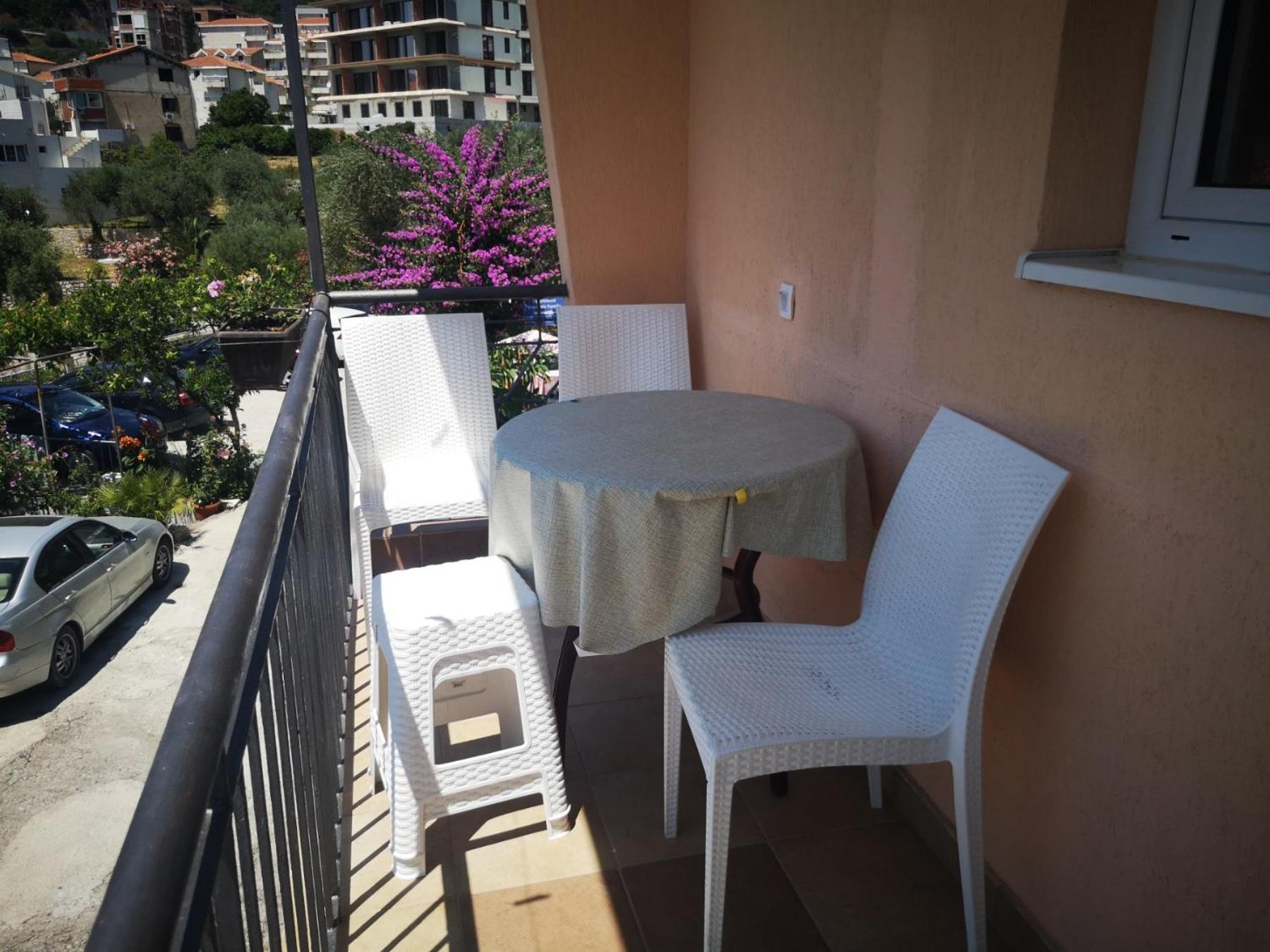 Apartmani Becici Bilik gambar