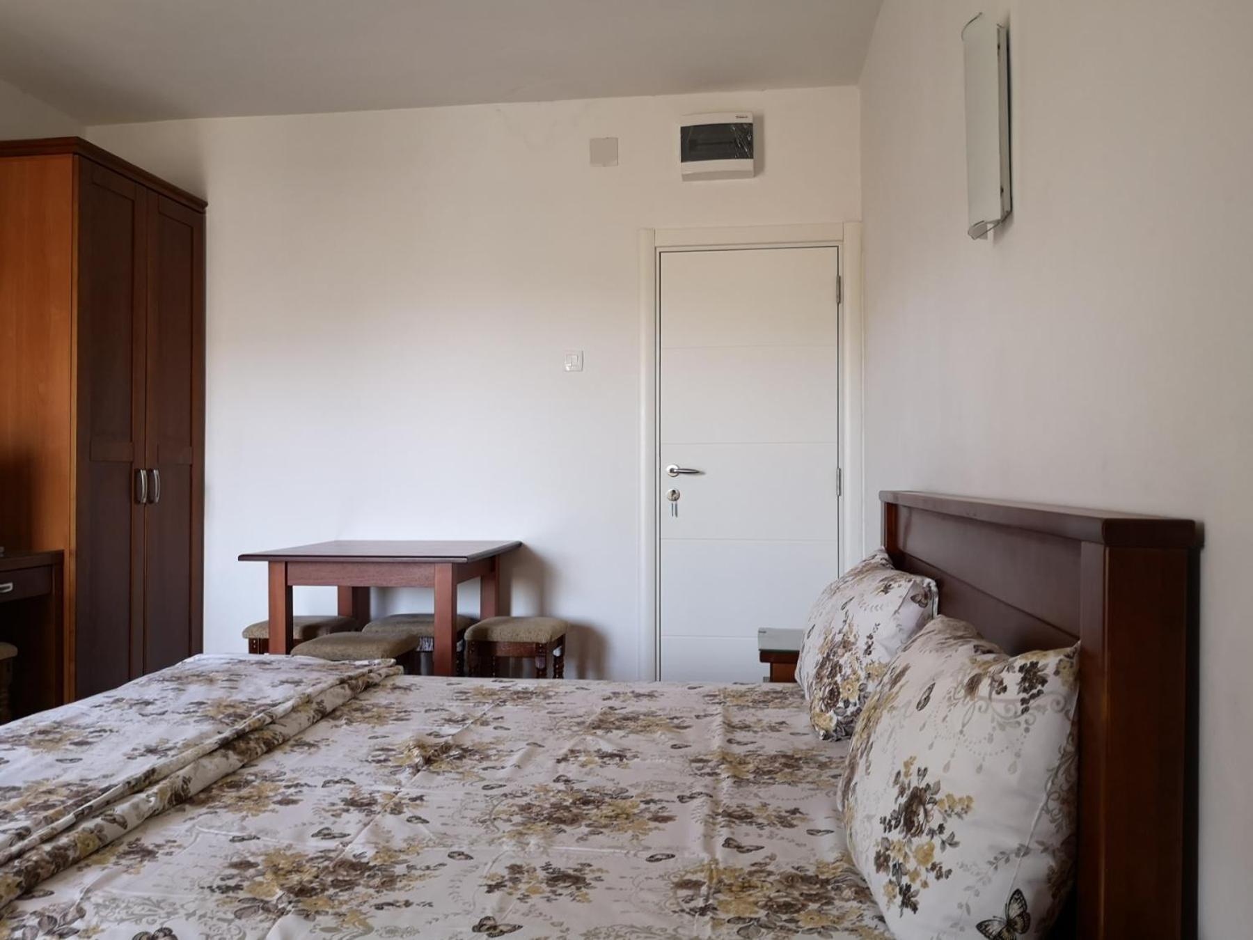 Apartmani Becici Bilik gambar