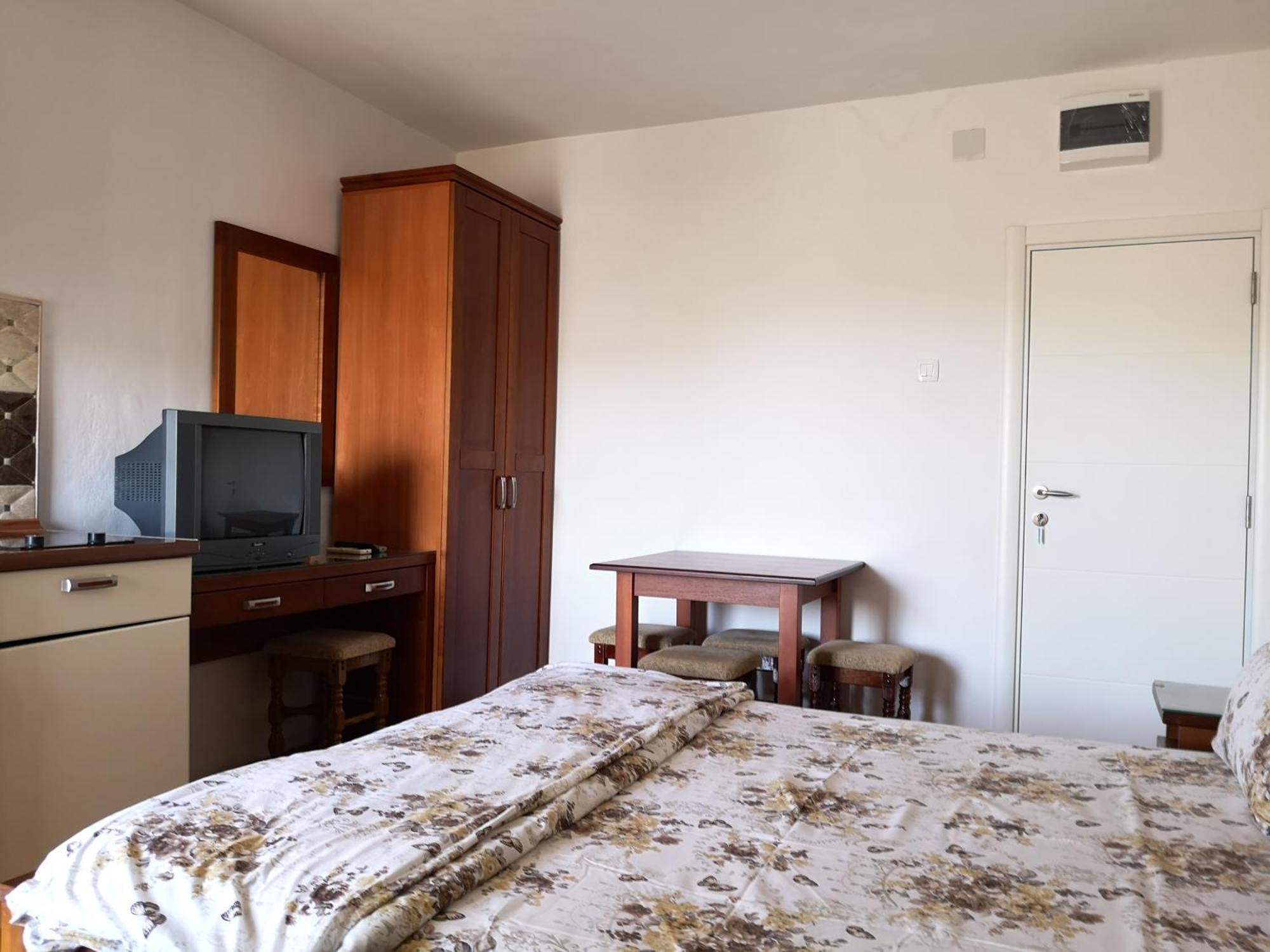 Apartmani Becici Bilik gambar