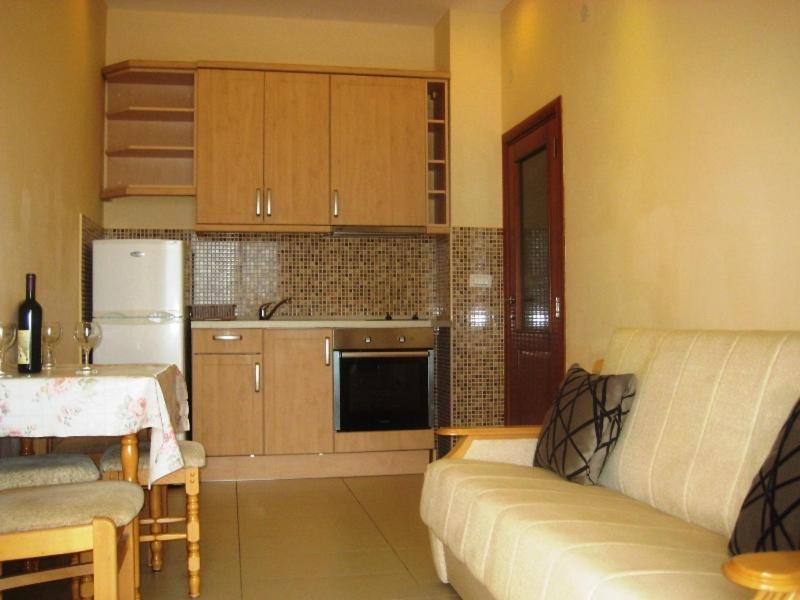 Apartmani Becici Bilik gambar