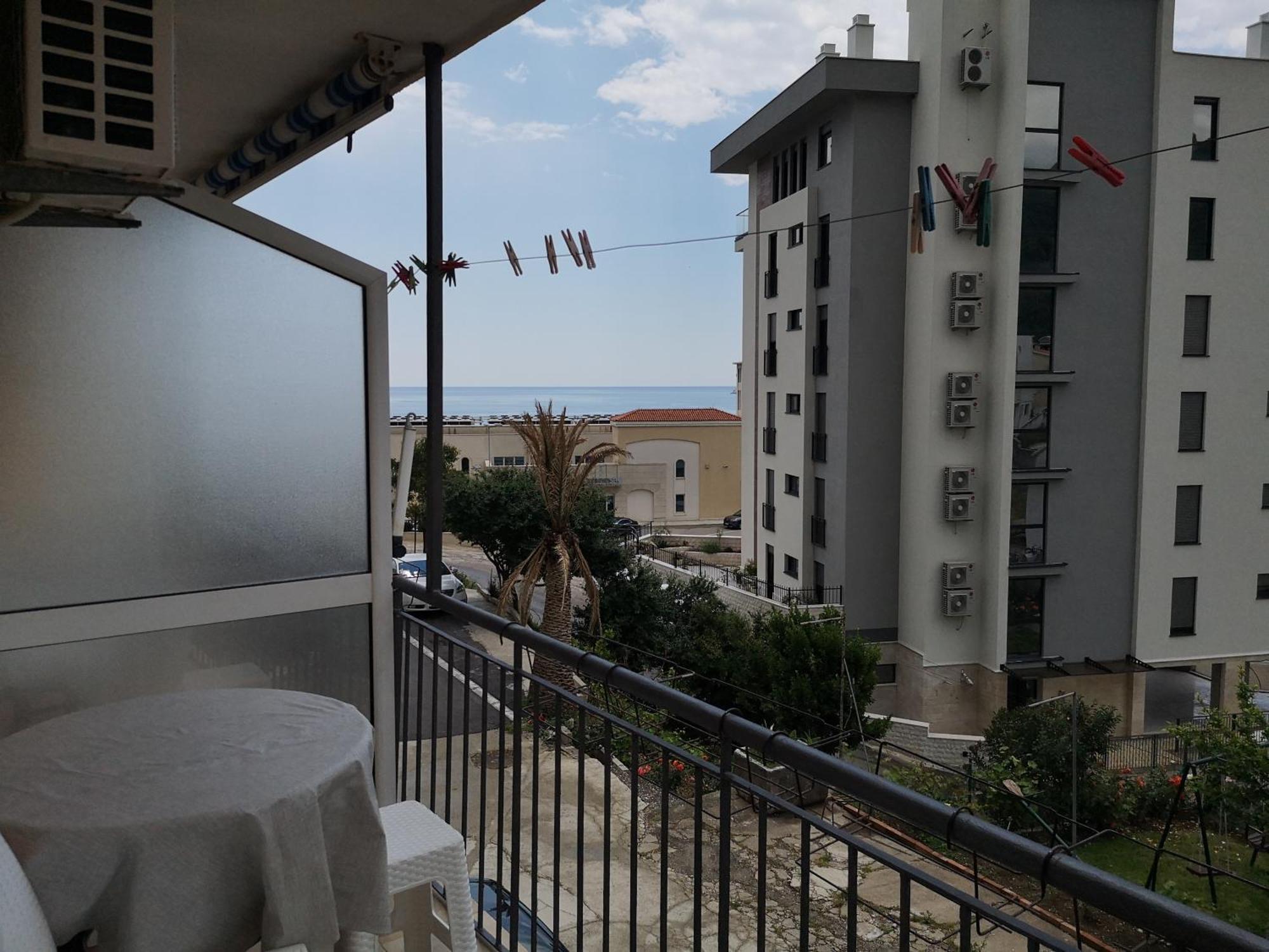 Apartmani Becici Bilik gambar