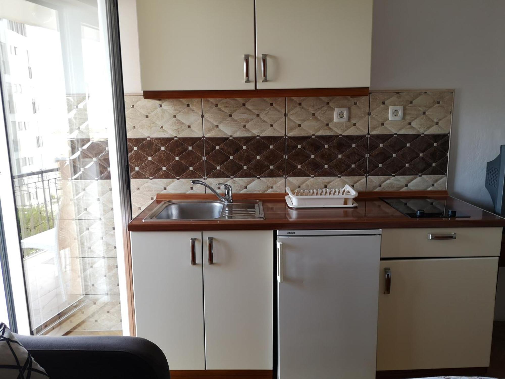 Apartmani Becici Bilik gambar